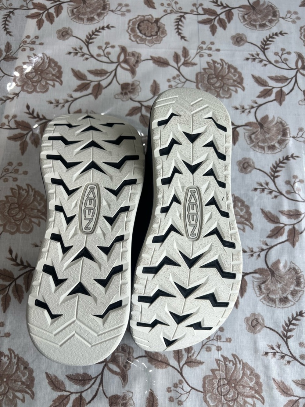 Keen Black Quilted Slip-On Mule - Picture 10 of 13